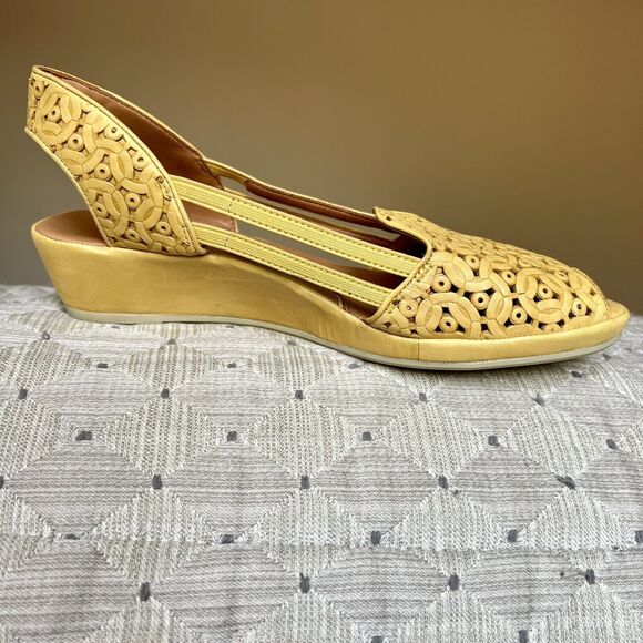 L’amour Des Pieds Bainya Gold Mustard Yellow Leather Wedge Heel Sandal Women 8.5 - Picture 2 of 16